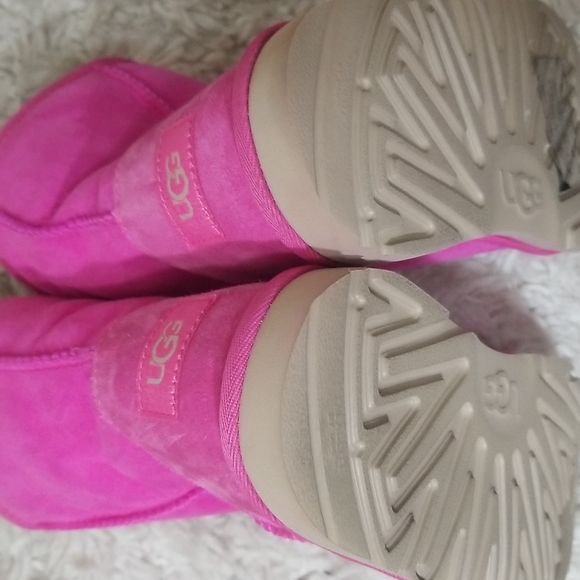 UGG BOOTS - Picture 7 of 11